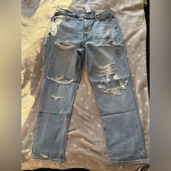 American Eagle Hi-Rise Mom Jeans - Picture 3 of 10